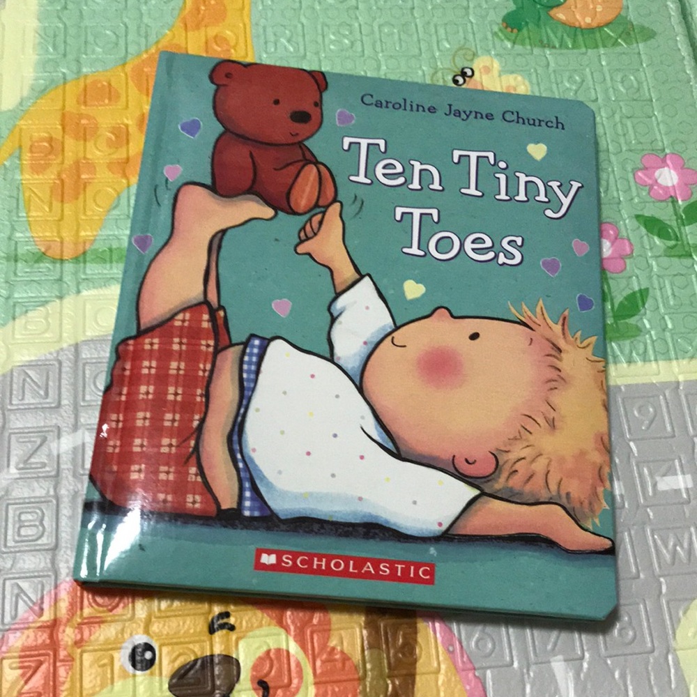 VGUC “Ten Tiny Toes” children board book